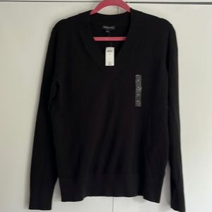 New Banana Republic black v neck flat knit lightweight sweater.